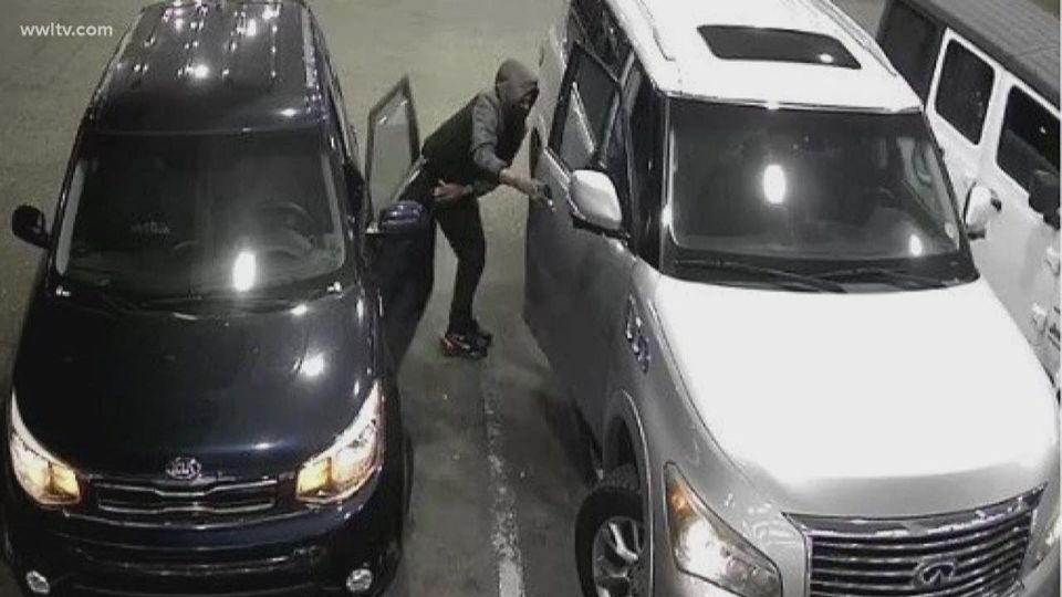 Detienen a joven allanador de autos en Laredo