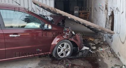 Abuelita pierde el control y se impacta contra distribuidora de huevos en la colonia Hidalgo; quedó en shock nervioso