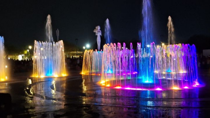 Luce majestuosa Plaza de la Mujer; presume hermosa fuente interactiva