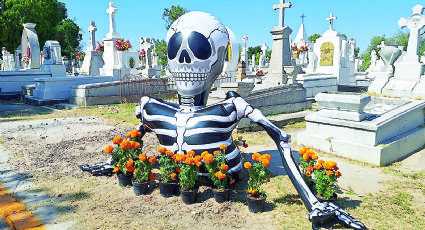 Sigue viva tradición de visitar parientes el 2 de noviembre, Día de Muertos