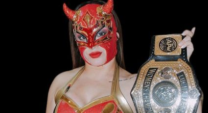 Sexy Flor es nueva campeona de APW; derrota a Tuskana en una 'lucha de ataúd'