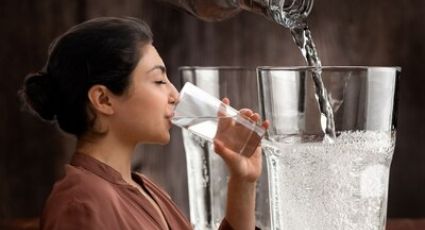 Agua mineral: esto pasa en tu cuerpo si la toma todos los días; ¿es mala para la salud?