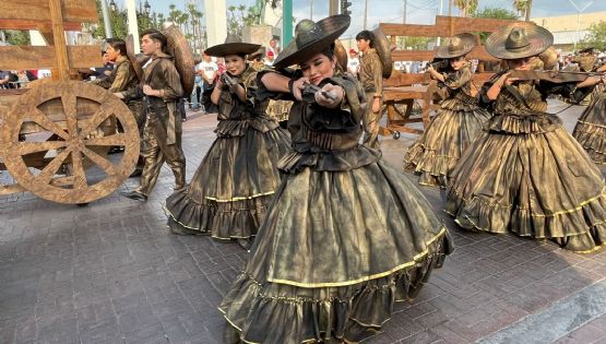 Alumnos del Colegio Royal deslumbran en el desfile de la Revolución Mexicana en Nuevo Laredo