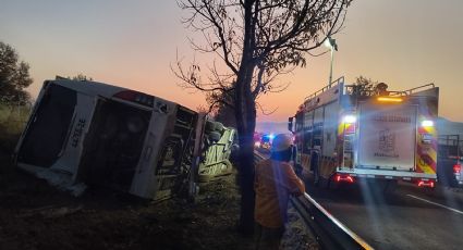 Tragedia en Morelia: 7 fallecidos tras volcadura de autobús; quedaron atrapadas entre hierros retorcidos