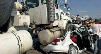 Madre e hija mueren tras ser aplastadas por revolvedora; chofer escapó | IMÁGENES FUERTES