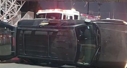 Camioneta vuelca aparatosamente en la avenida Reforma en Nuevo Laredo; ¿hubo heridos?