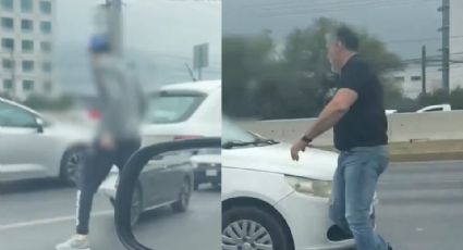 Conductores son captados peleando en plena avenida de Monterrey; causan caos vial