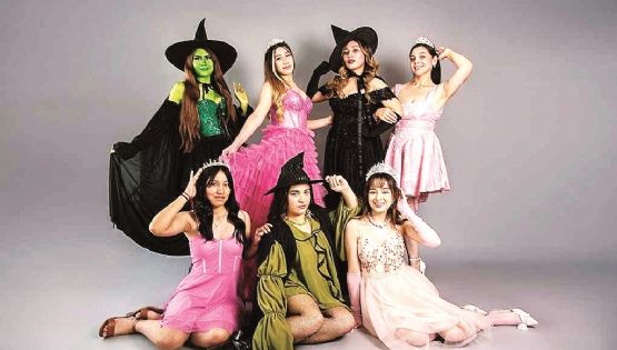 Recrean magia de 'Wicked' en Nuevo Laredo; modelos se toman fotos especiales
