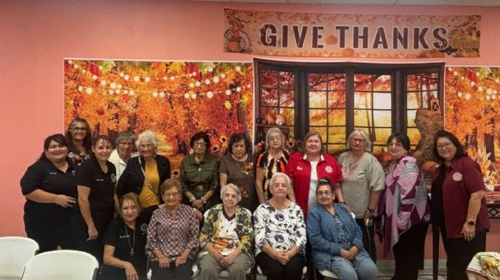 Abuelitos de Laredo reciben convivio especial de Thanksgiving