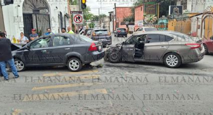 Pablo ignoró la luz roja y causó fuerte choque en avenida Juárez