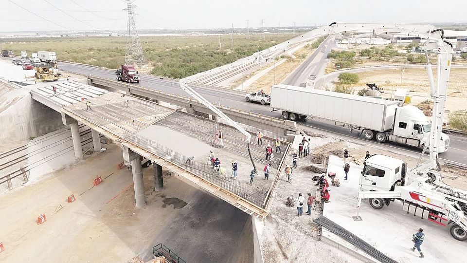 Recientemente se realizó el colado de la losa sur del puente.