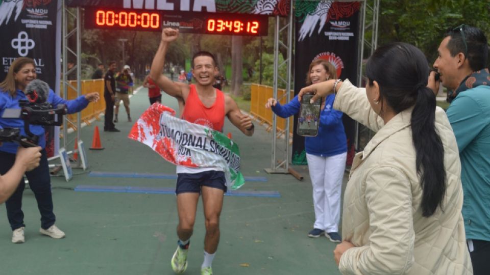 Javier Zagal ganó el oro en 50 kms.