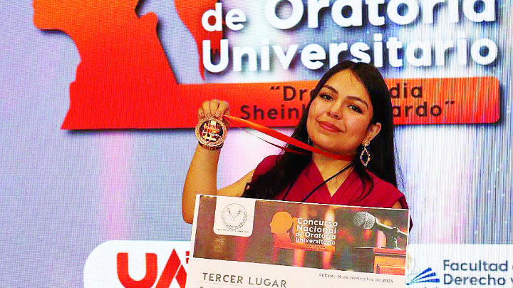 Estudiante de la UAT de Nuevo Laredo brilla en Nacional de Oratoria; gana tercer lugar