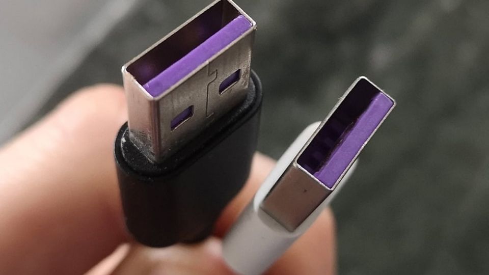 El clásico color azul de las USB también tiene una razón de ser para los fabricantes y para los mismos usuarios