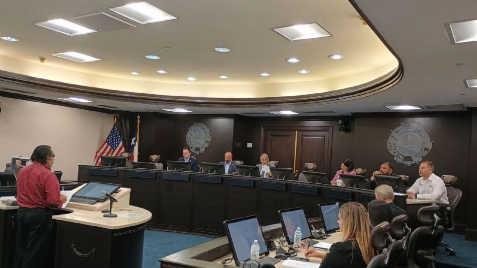 Laredo se opone al Muro