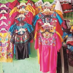 Historias de Nuevo Laredo: Flor vende vestuarios típicos desde hace más de 20 años