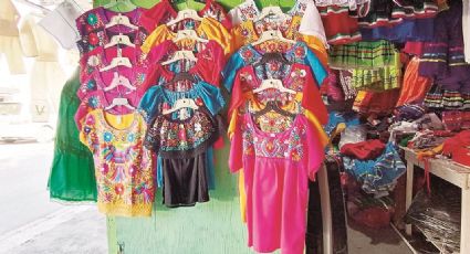 Historias de Nuevo Laredo: Flor vende vestuarios típicos desde hace más de 20 años