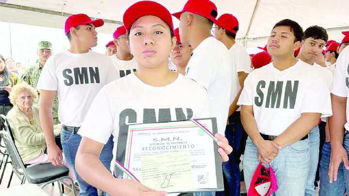 Concluyen 128 el Servicio Militar Nacional; una mujer se enlistó como voluntaria