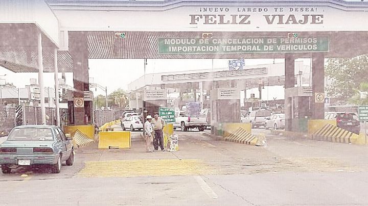 Casetas cerradas en el Puente Internacional Juárez-Lincoln retrasan cruces
