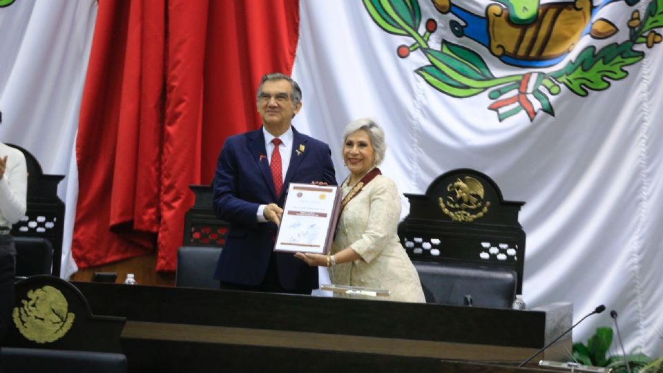 Entregan Medalla ‘Luis García de Arellano’