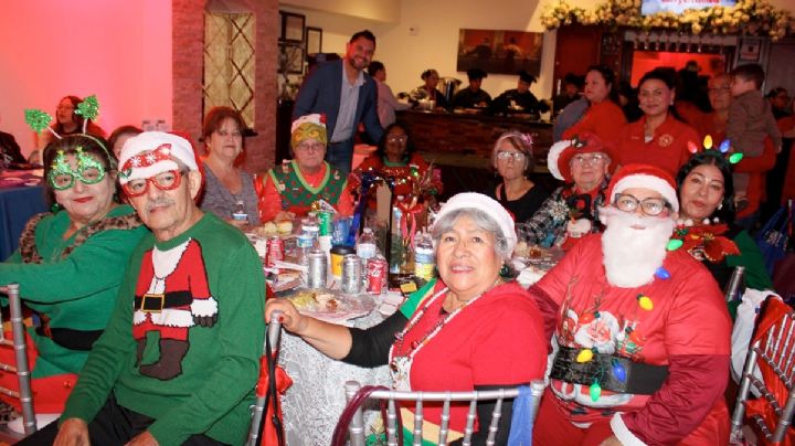 200 abuelitos del Condado de Webb disfrutan de festejo especial navideño