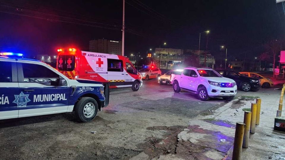 La fémina enfrentó al comensal, el cual accionó su auto sin fijarse en las consecuencias en contra de la víctima