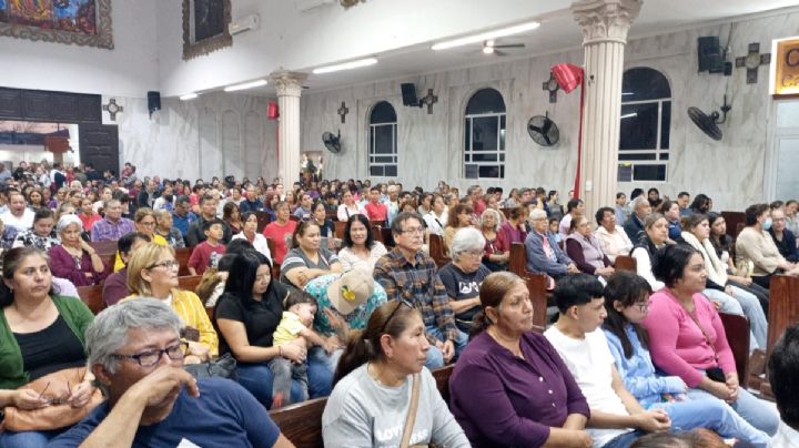 Fieles abarrotan el Santuario de la Virgen de Guadalupe en Nuevo Laredo; siguen llegando por miles