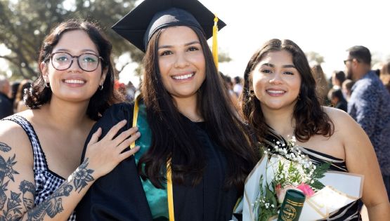 Graduación de otoño 2025 de Laredo College reúne a familias y estudiantes en Sames Auto Arena