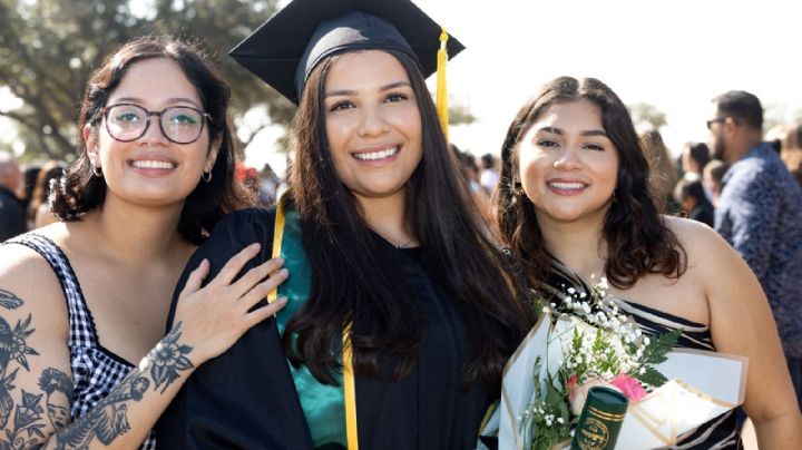 Graduación de otoño 2025 de Laredo College reúne a familias y estudiantes en Sames Auto Arena