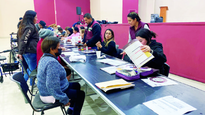 Llegan a Nuevo Laredo 885 tarjetas para las pensiones de Bienestar