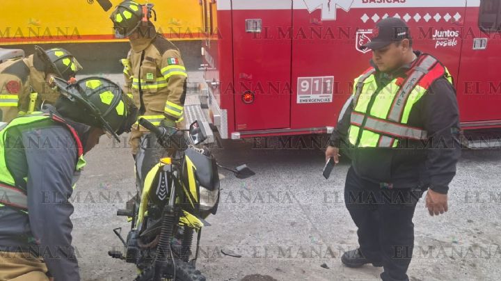 Camioneta se lleva de encuentro a motociclista; conductor quedó malherido en la colonia Mirador