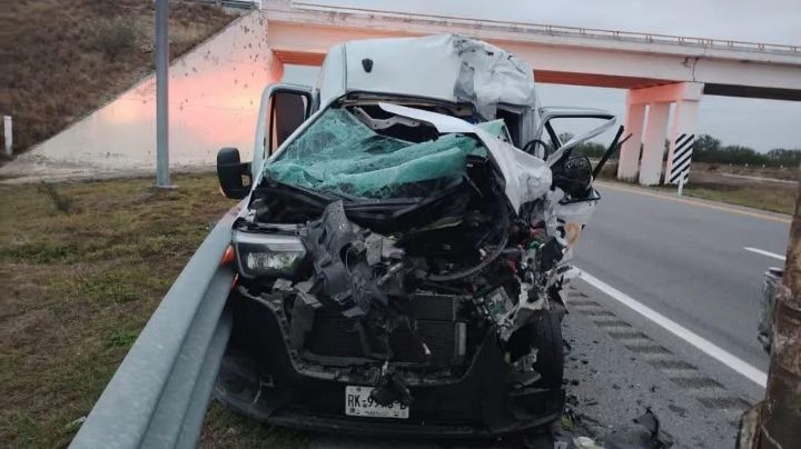 Conductor muere prensado en la Autopista a Reynosa; estrella su camioneta contra un tráiler