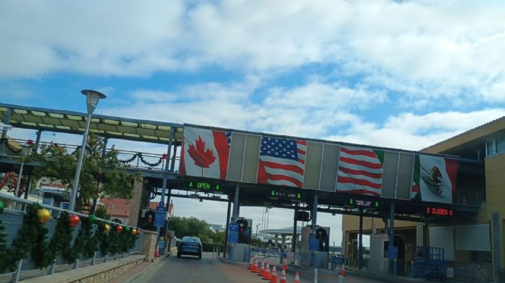 Puentes de Laredo registran menos carga, pero más autos y peatones en cruce a México
