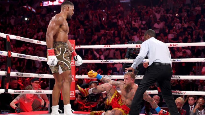 'Me dieron una paliza': Anthony Joshua impone su poder y noquea a Jake Paul en combate mediático | VIDEO