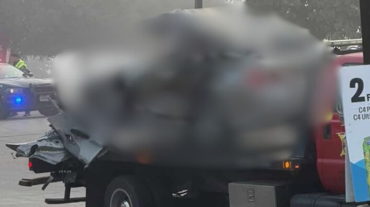 Así quedó el Chevrolet que chocó y se metió debajo de una caja de tráiler en Laredo | FOTO