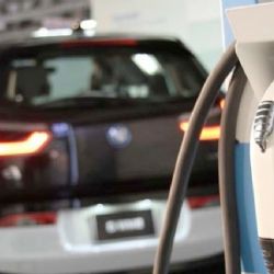 ¿Cuánto cuesta cargar un auto eléctrico en México y Estados Unidos?; opciones, lugares y costos