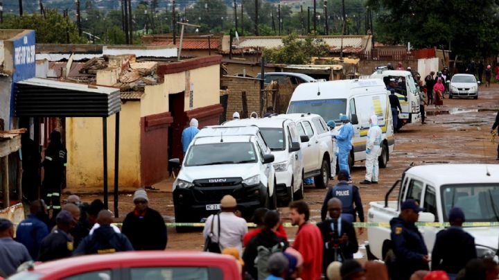 Atentado en Johannesburgo deja 9 muertos y 10 heridos; sujetos atacaron con armas de fuego