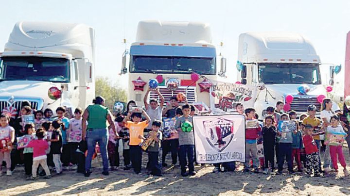 Traileros de Nuevo Laredo entregan juguetes y conviven con cientos de niños