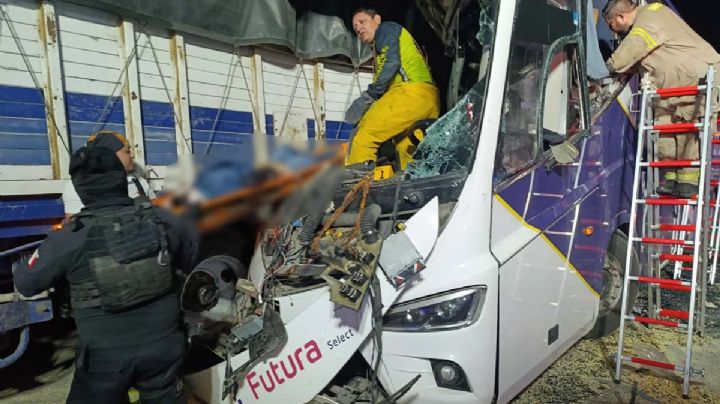 Buscan a familia de niña sobreviviente del autobús accidentado que salió de Nuevo Laredo