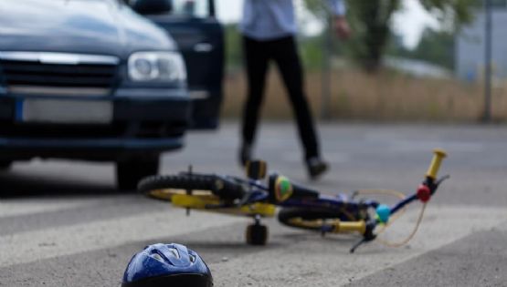 Pequeñito de 9 años queda grave tras ser arrollado por camioneta; jugaba con su bicicleta eléctrica