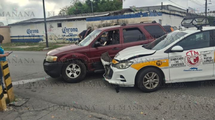 Mujer de la tercera edad provoca choque en la colonia Hidalgo; se 'voló' la señal de alto