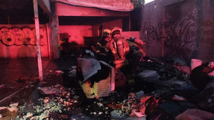 Personas en situación de calle provocan incendio en Monterrey; arde en llamas bodega abandonada