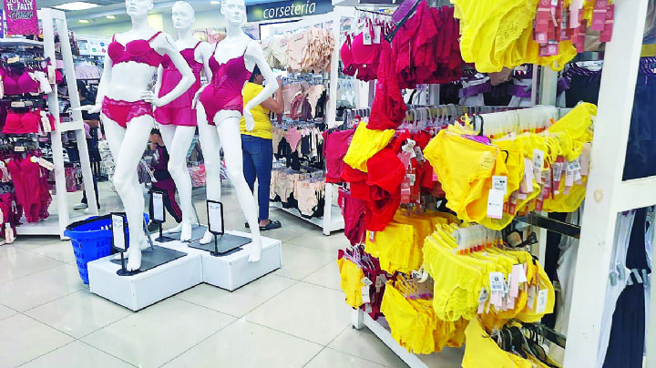 Suben ventas de ropa para ritual de Fin de Año