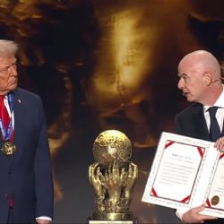 Trump gana el Premio FIFA de la Paz; presume 'salvar millones de vidas'