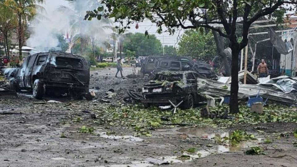 Además del coche bomba, atacaron con dones explosivos.