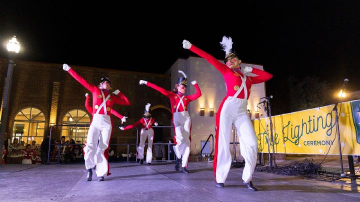 Nieve, luces y unión familiar: así brilló el Árbol Navideño de Laredo College