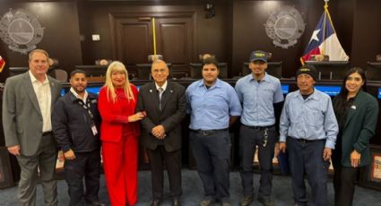 Laredo: tres empleados municipales salvan a abuelito en accidente en el Puente Internacional 1