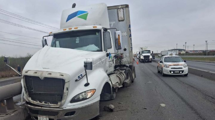 Nuevo Laredo: tráiler paraliza el Segundo Anillo Periférico por derrame de diesel