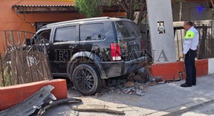 Nuevo Laredo: conductora estrella su camioneta contra casa en la colonia Hidalgo