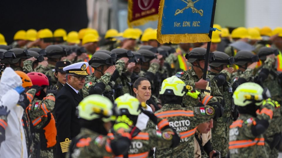 La presidenta de México informó que habrá un aumento en las prestaciones de los soldados